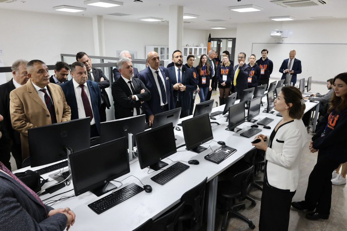 İzmir Ekonomi Üniversitesi'nde Bir Araya Gelindi